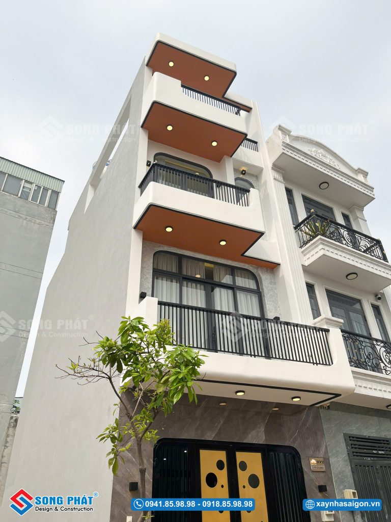 Mặt tiền hoàn thiện kỹ, chỉn chu từng chi tiết nhỏ.