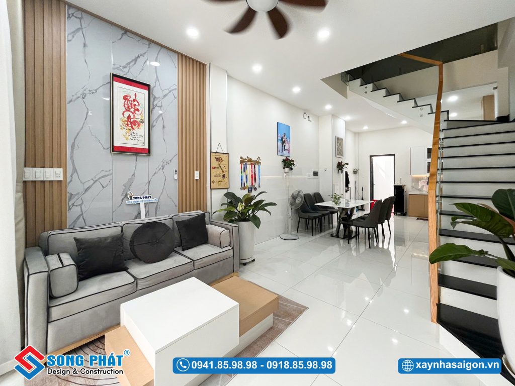 Không gian phòng khách kết nối liền mạch với khu bếp ăn