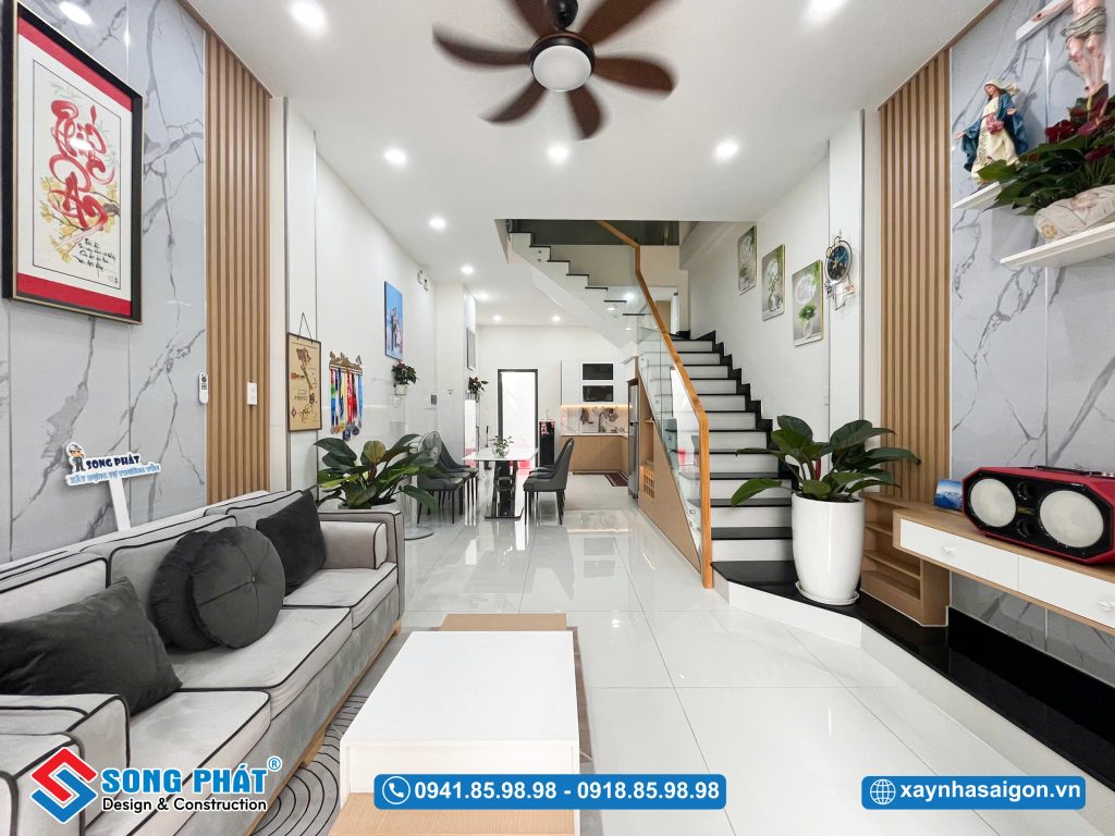 Phòng khách đảm bảo công năng tiếp khách và sinh hoạt chung.