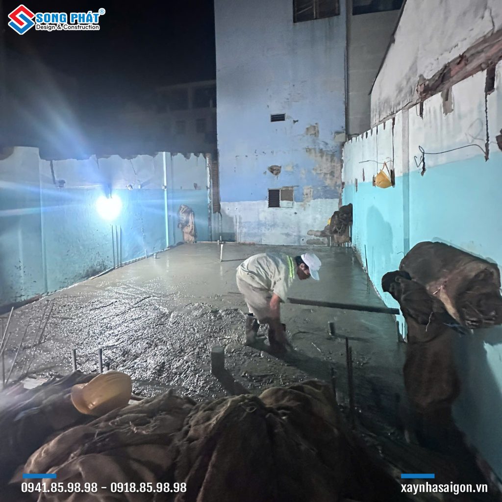 Đổ bê tông sàn lầu 1