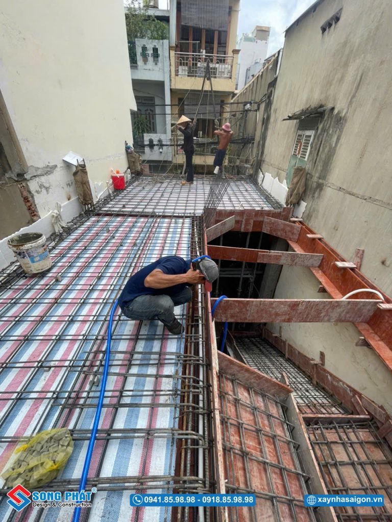 30/07 Hoàn thiện đi thép sàn lầu 1
