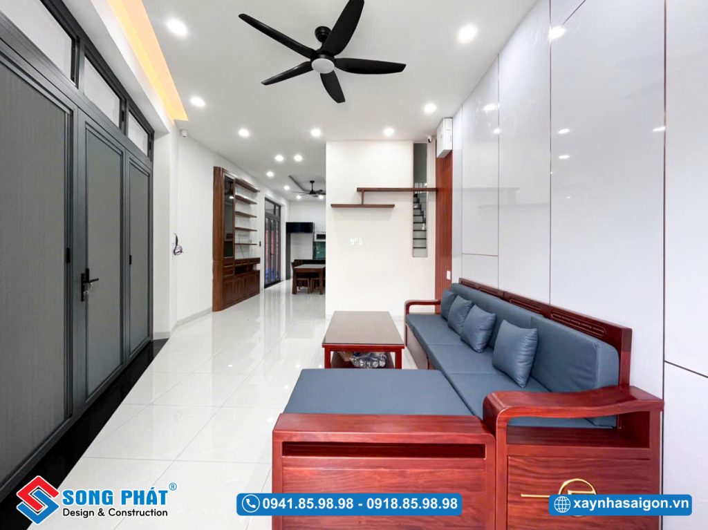 Không gian tầng trệt bố trí gọn gàng, ưu tiên sự thông thoáng.