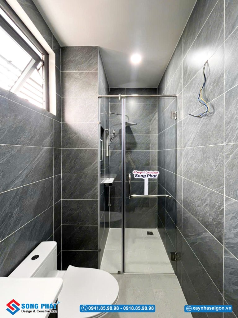 Nhà tắm đứng vách kính