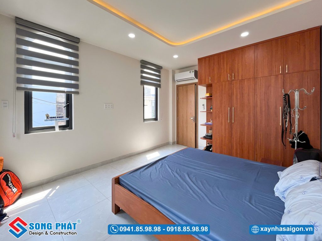 Thiết kế mở với hệ cửa sổ lớn, đón nắng và gió tự nhiên mỗi ngày.