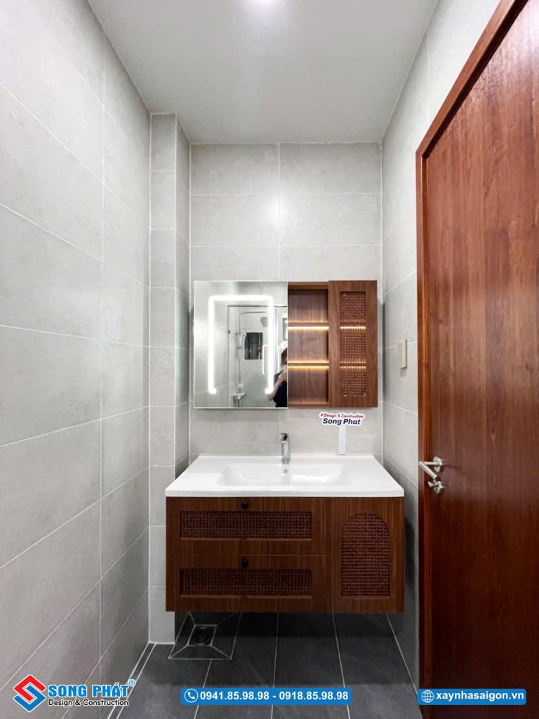 Lavabo kết hợp tủ dưới giúp tăng không gian lưu trữ.