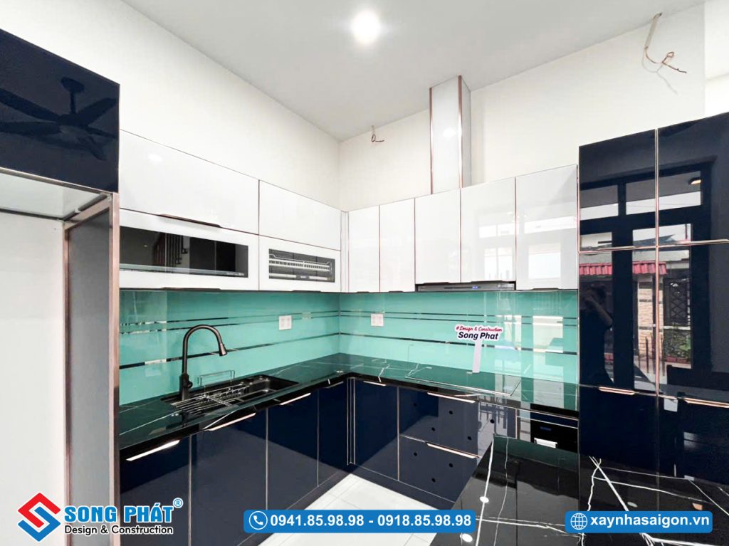 Bếp chữ L hiện đại.