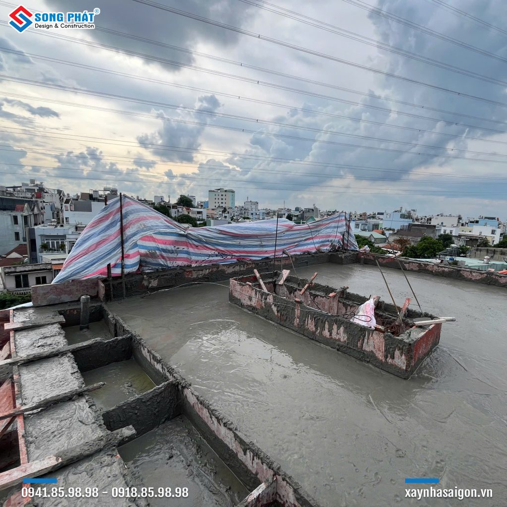 14/09 Đổ bê tông sàn mái