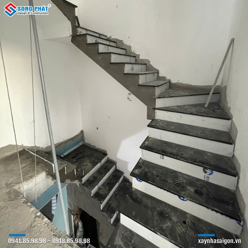 29/11 Thi công đá cầu thang