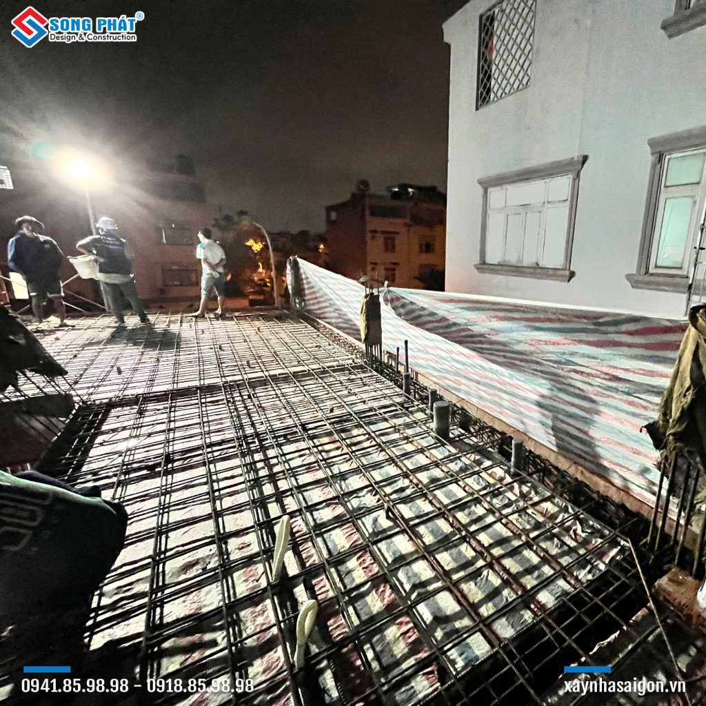 21/08 Đi thép sàn lầu 2