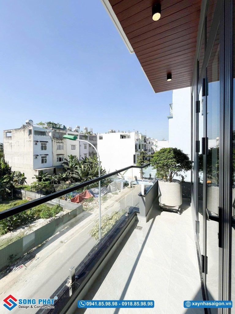 Thiết kế ban công gọn gàng, an toàn.