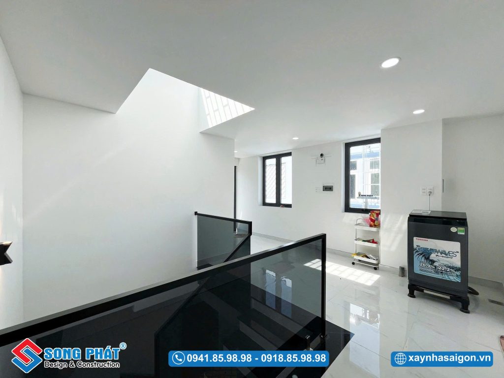 Tum sân thượng được bố trí kết hợp khu giặt đồ.