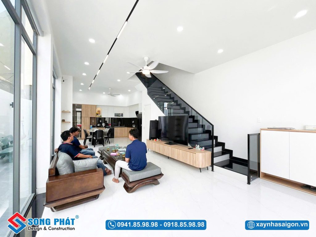 Bố trí nội thất phù hợp cho việc tiếp khách và sinh hoạt.