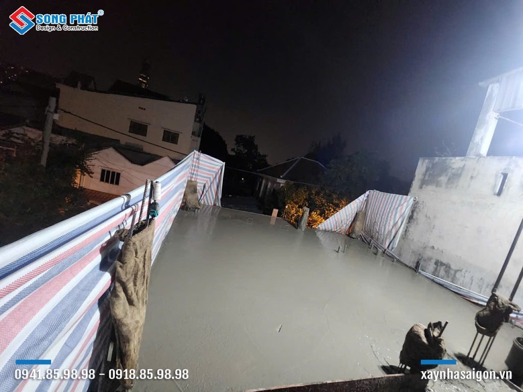 15/12 Đổ bê tông sàn lầu 1