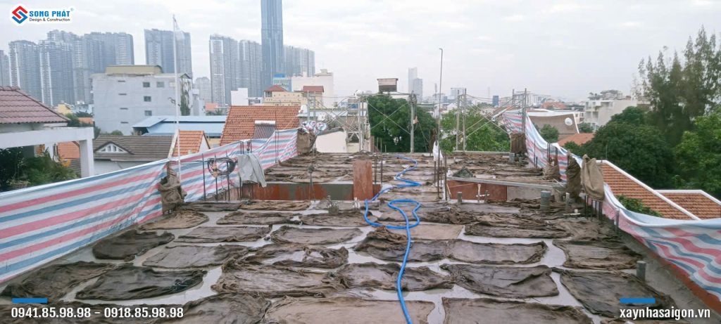 Bao che, tưới ẩm bảo dưỡng bê tông sàn