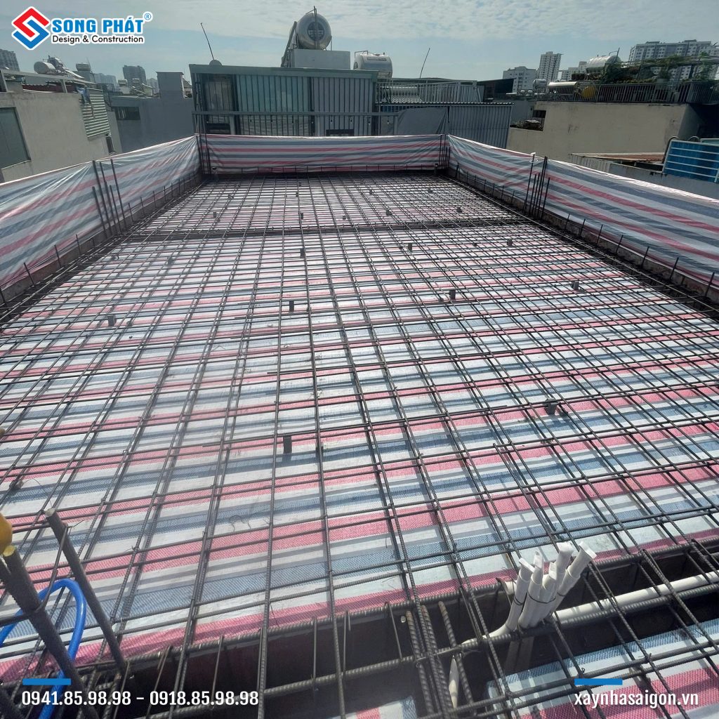 04/02 Hoàn thiện đi thép sàn sân thượng