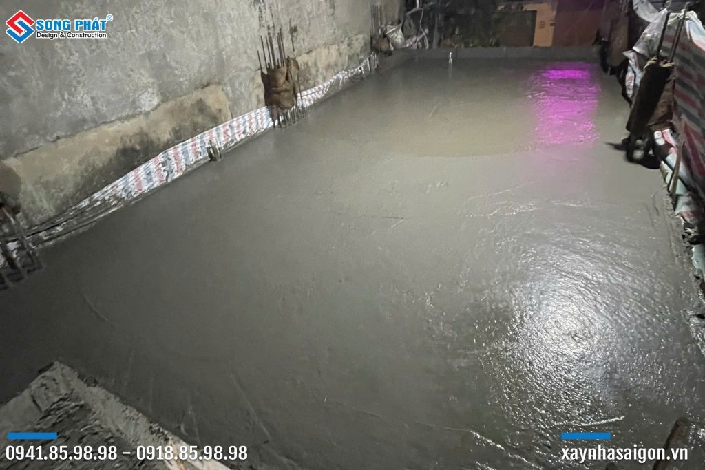 16/09 Đổ bê tông sàn lầu 1