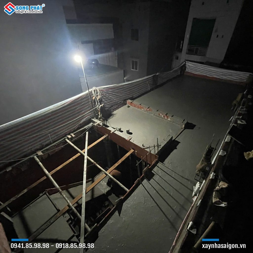 04/10 Đổ bê tông sàn lầu 2