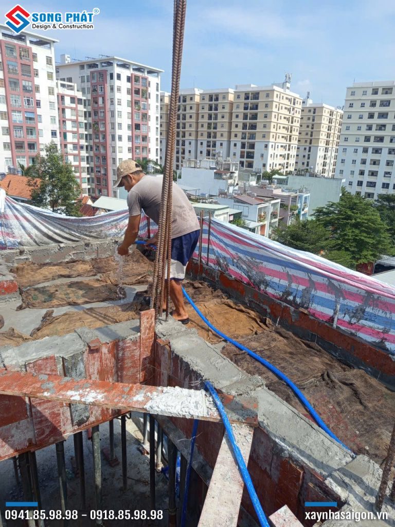 Bao che, tưới ẩm bảo dưỡng bê tông sàn