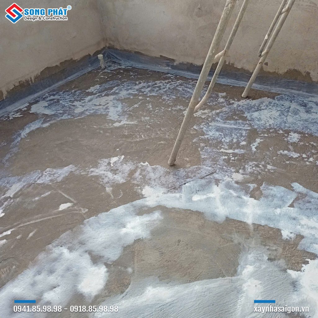 18/08 Thi công chống thấm sàn mái
