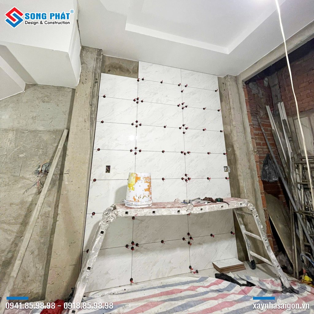 16/08 Ốp gạch tường trệt