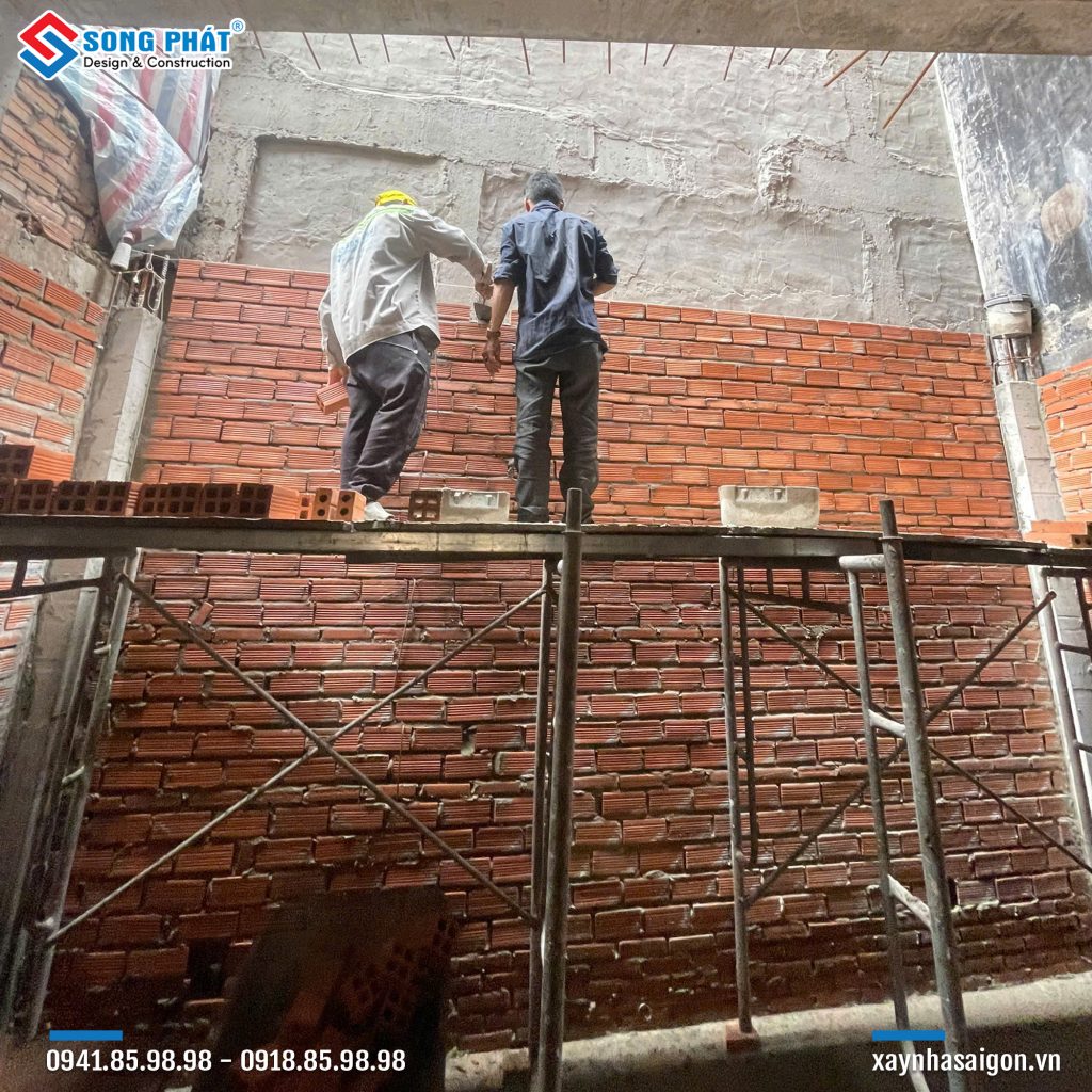 18/08 Xây tường sau tầng trệt 