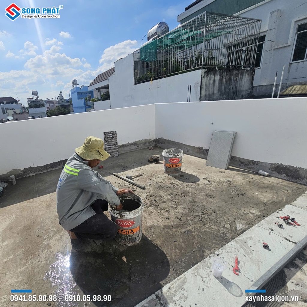 05/09 Ốp gạch sân thượng sau 