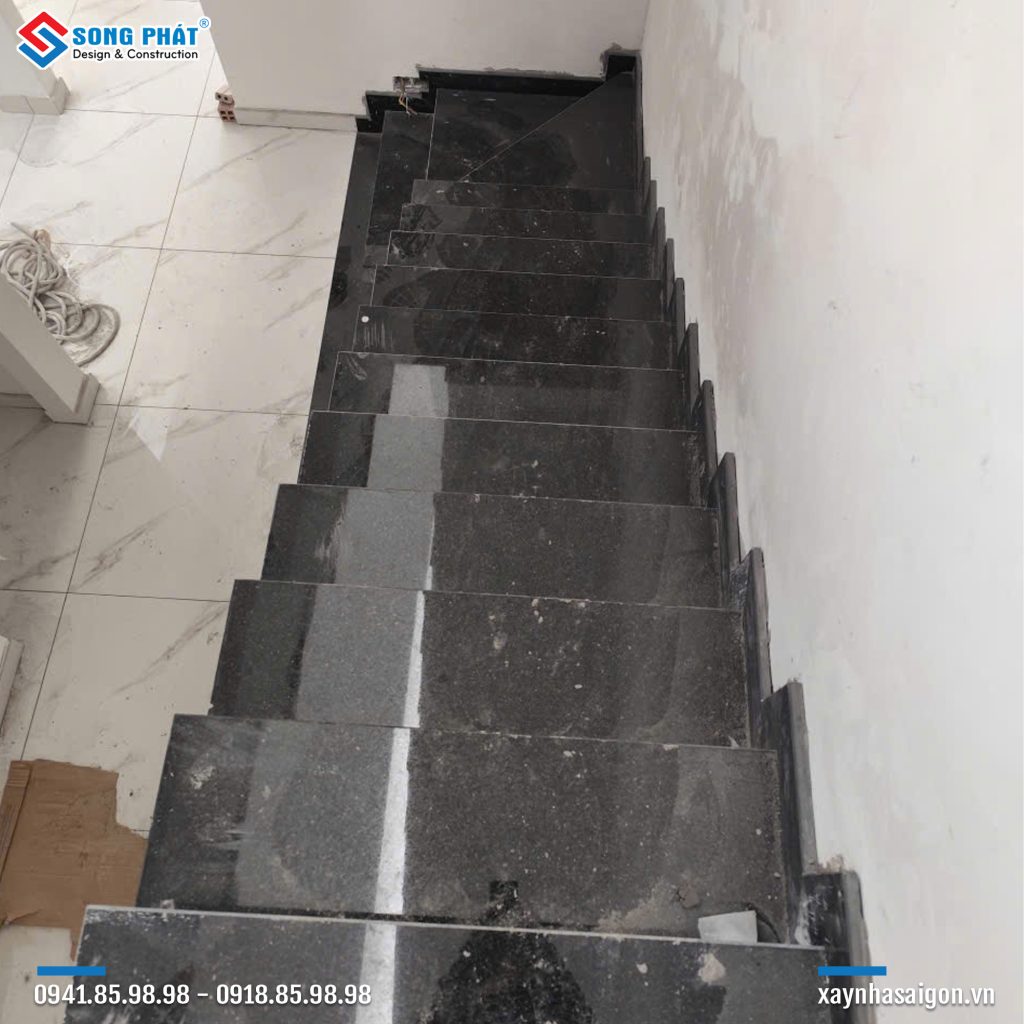 22/10 Thi công đá cầu thang 