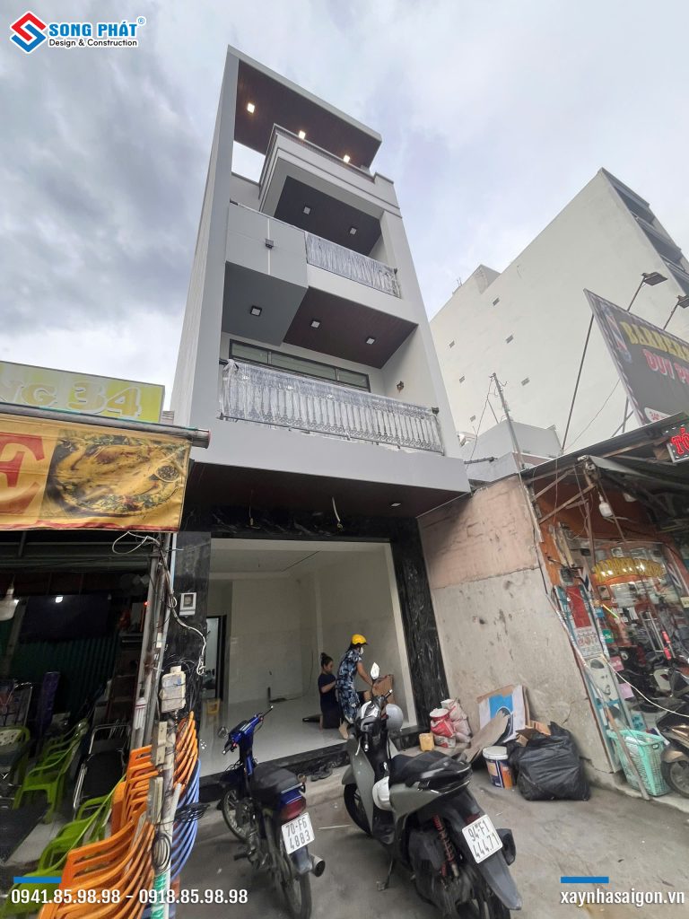 Mặt tiền nhà hoàn thiện chờ bàn giao 