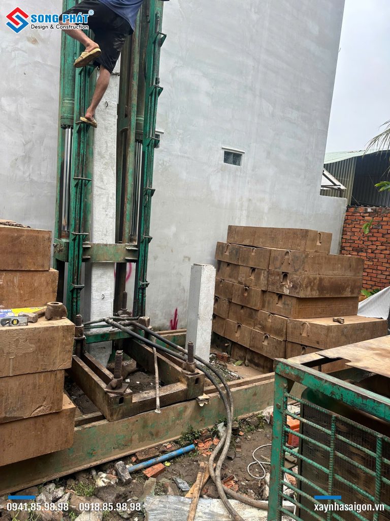11/10 Thi công ép cọc tải