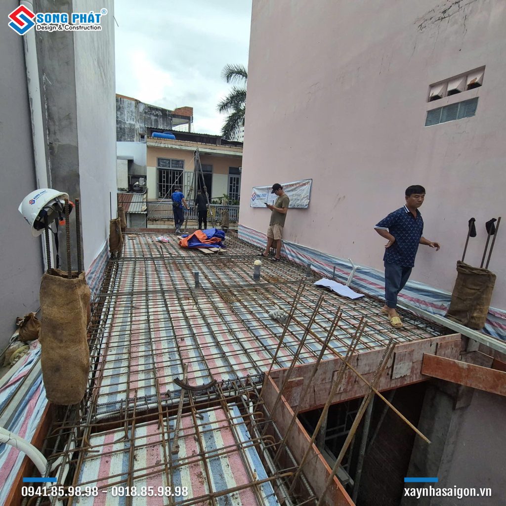 03/11 Hoàn thiện đi thép sàn lầu 1