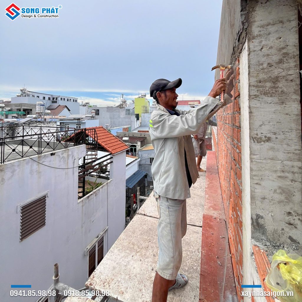 07/09 Đóng lưới mắt cáo tô vách song phải nhà