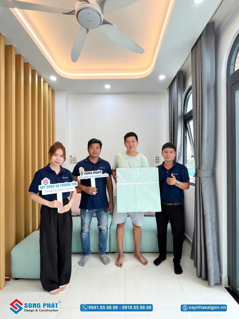 25/10 Bàn giao nhà cho gia đình anh Tân 