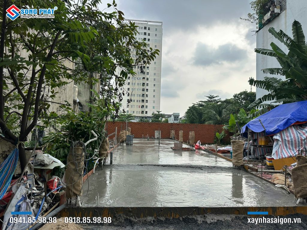 Bao che, tưới ẩm bảo dưỡng bê tông sàn Hoàn thiện đổ bê tông móng - sàn trệt