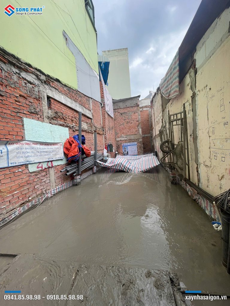 Đổ bê tông móng - sàn trệt