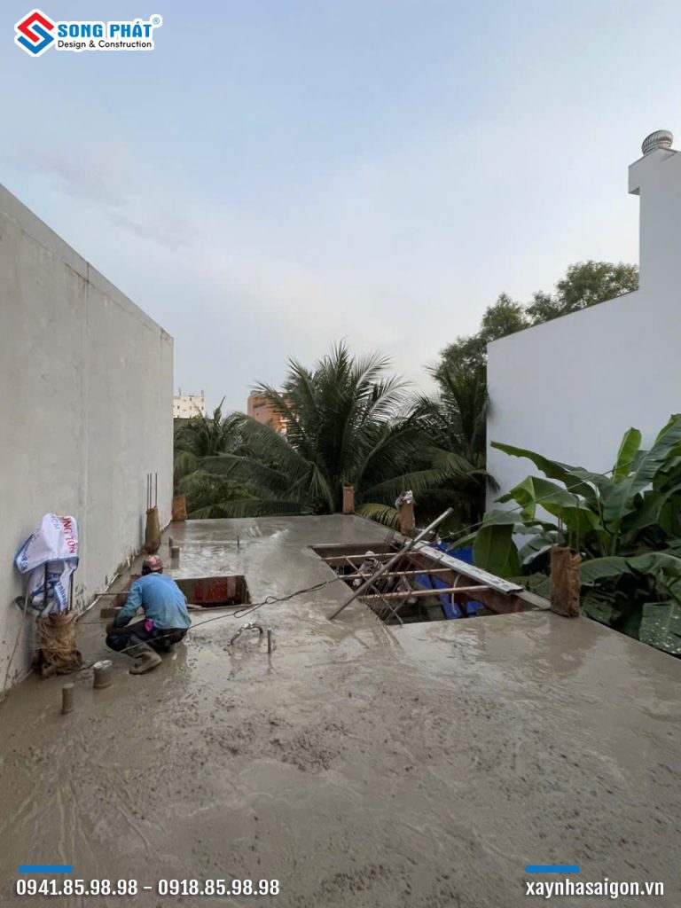 Triển khai đổ bê tông sàn lầu 1