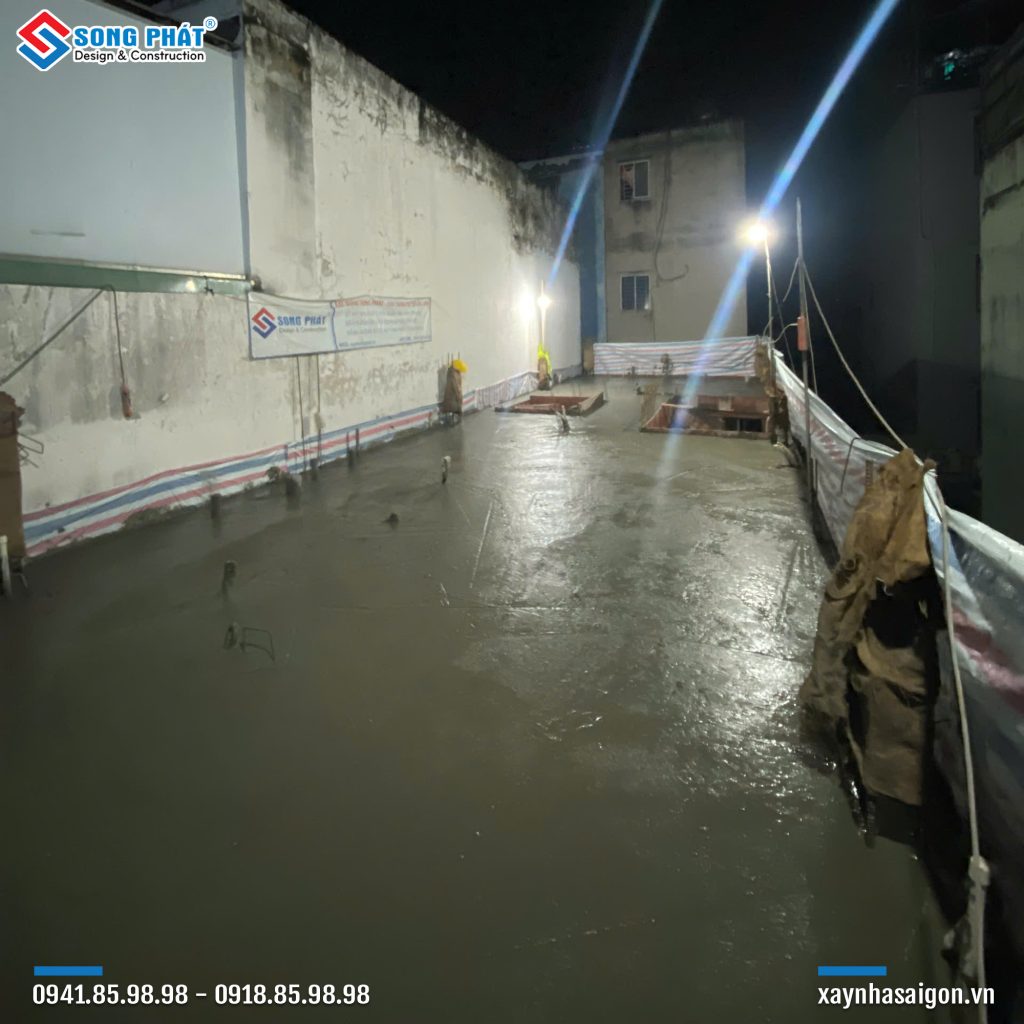 Đổ bê tông sàn lầu 2