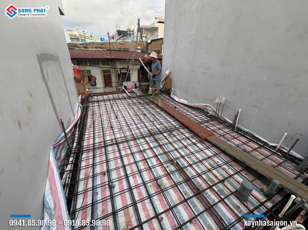 03/11 Hoàn thiện đi thép sàn lầu 1 