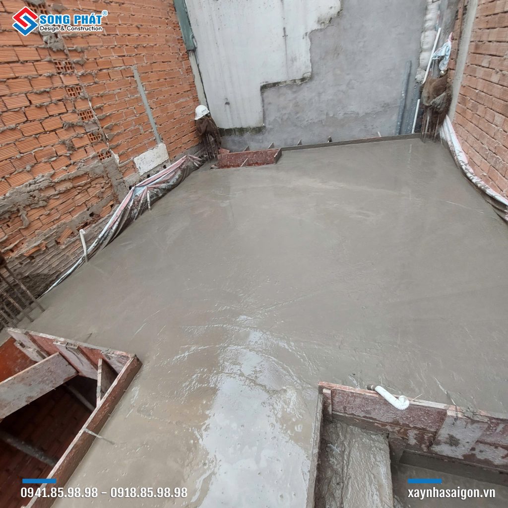 08/11 Đổ bê tông sàn lửng