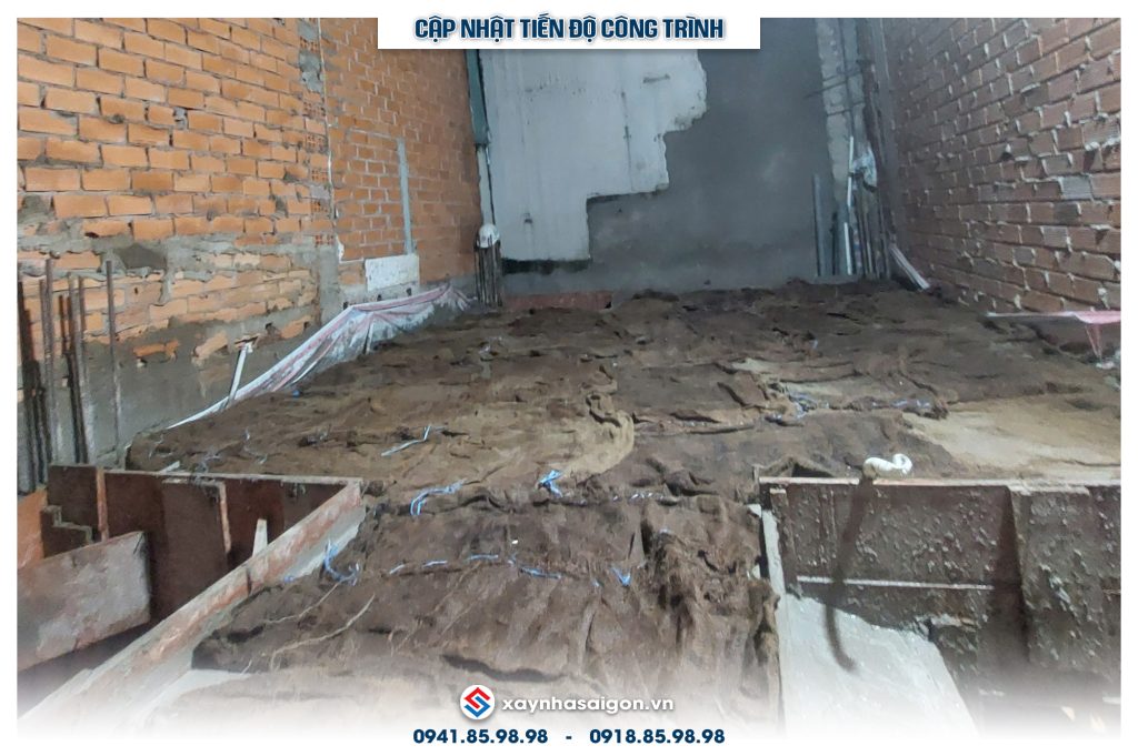 Bao che, tưới ẩm bảo dưỡng bê tông sàn 