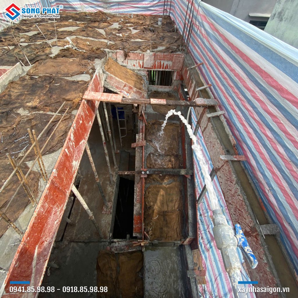 Bao che, tưới ẩm bảo dưỡng bê tông sàn 