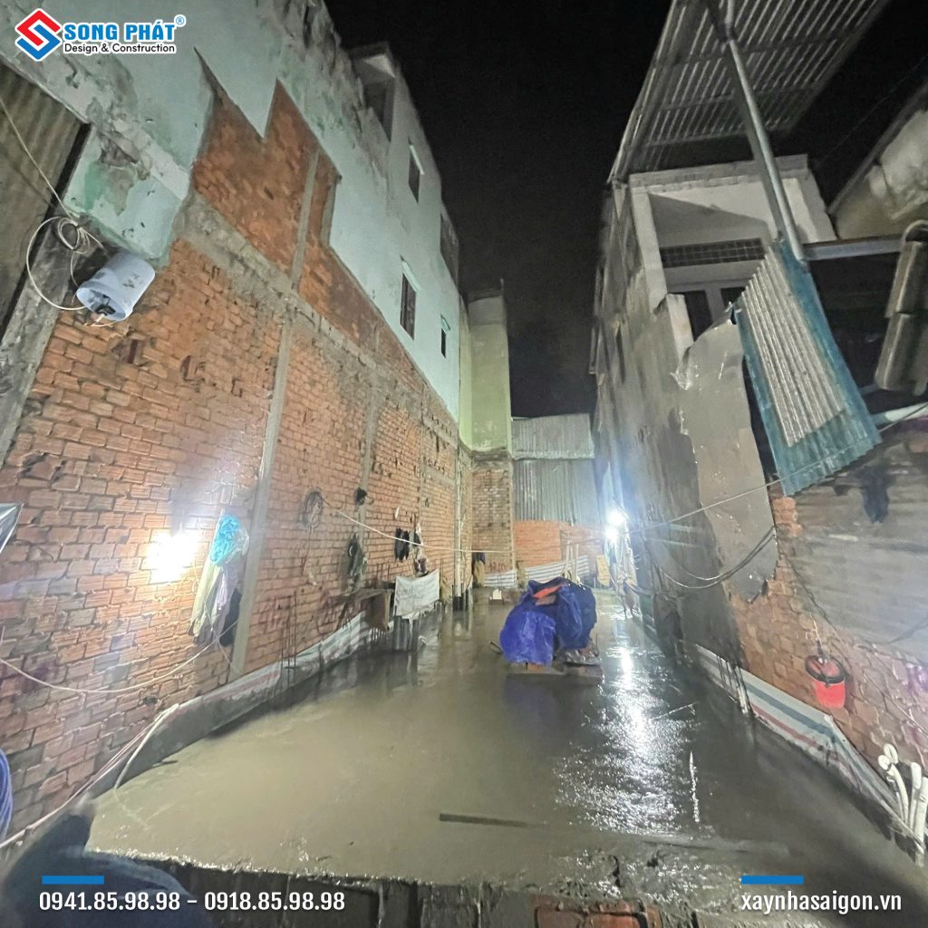 Đổ bê tông móng - sàn trệt