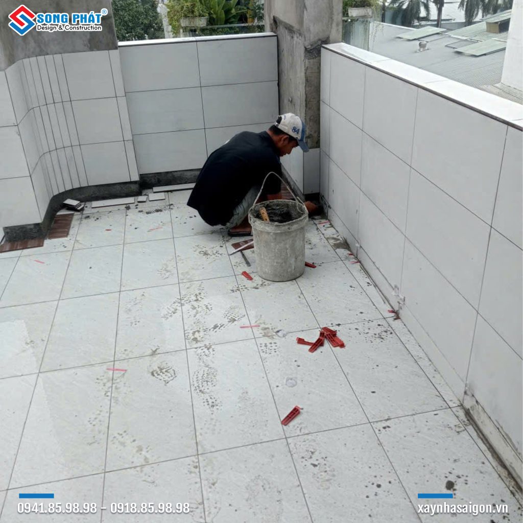 25/10 Ốp gạch sân thượng 