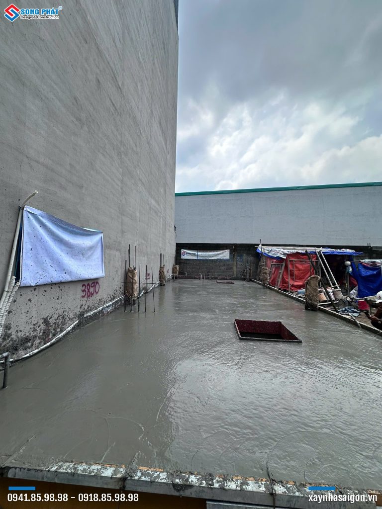 23/10 Hoàn thiện đổ bê tông móng - sàn trệt 
