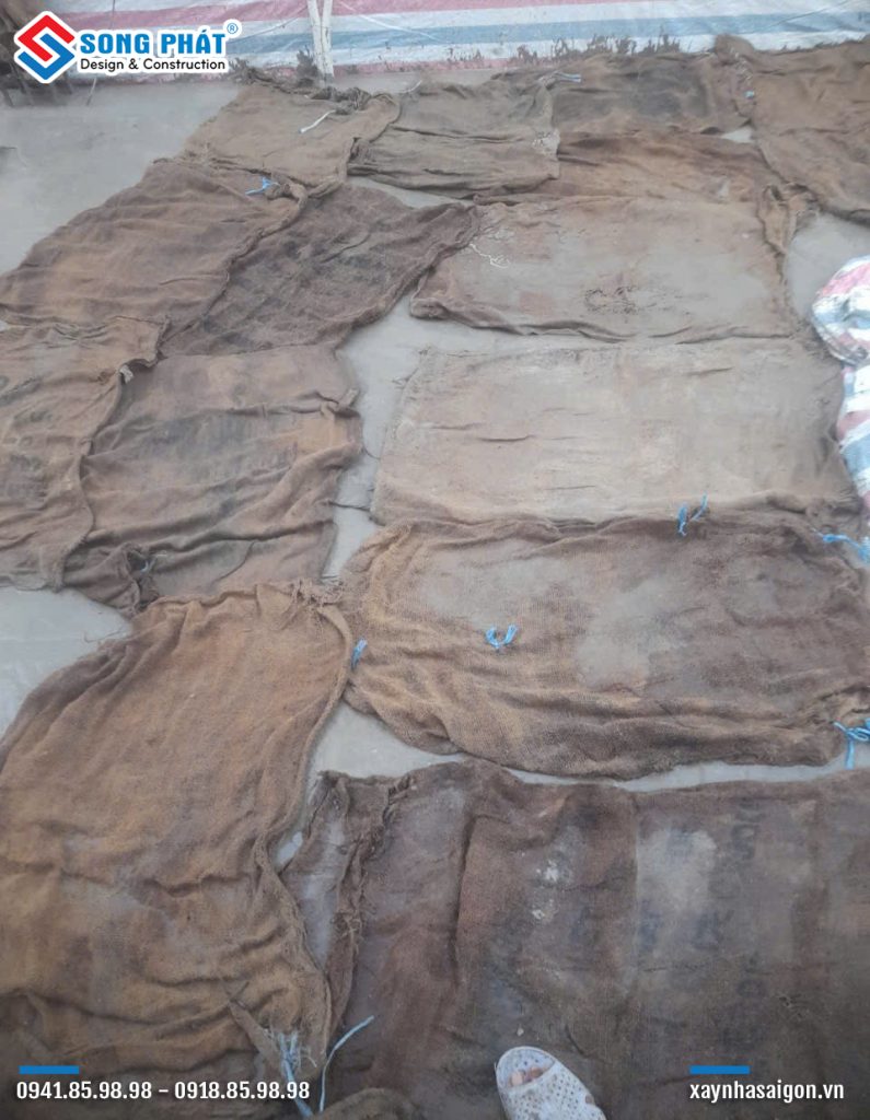 Bao che, tưới ẩm bảo dưỡng bê tông sàn 