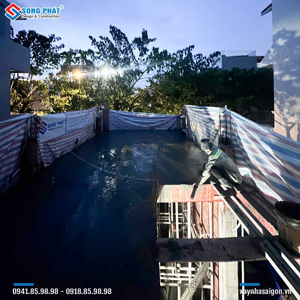 10/10 đổ bê tông sàn lầu 1