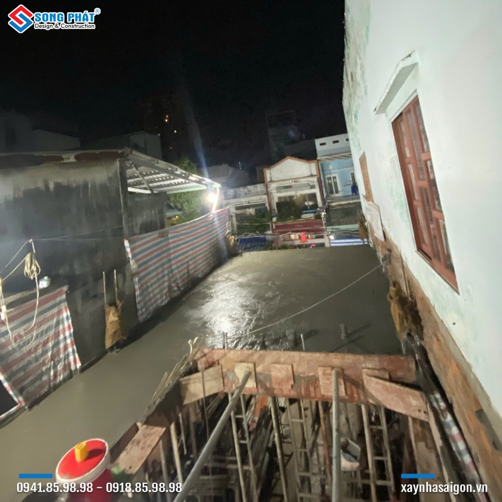 24/09 Đổ bê tông sàn lầu 1