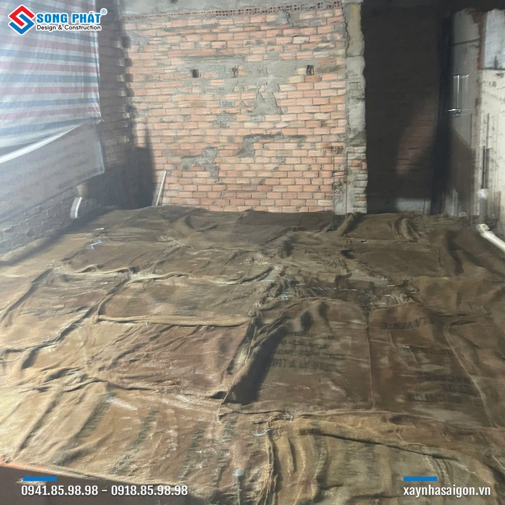 Bao che, tưới ẩm bảo dưỡng bê tông sàn 