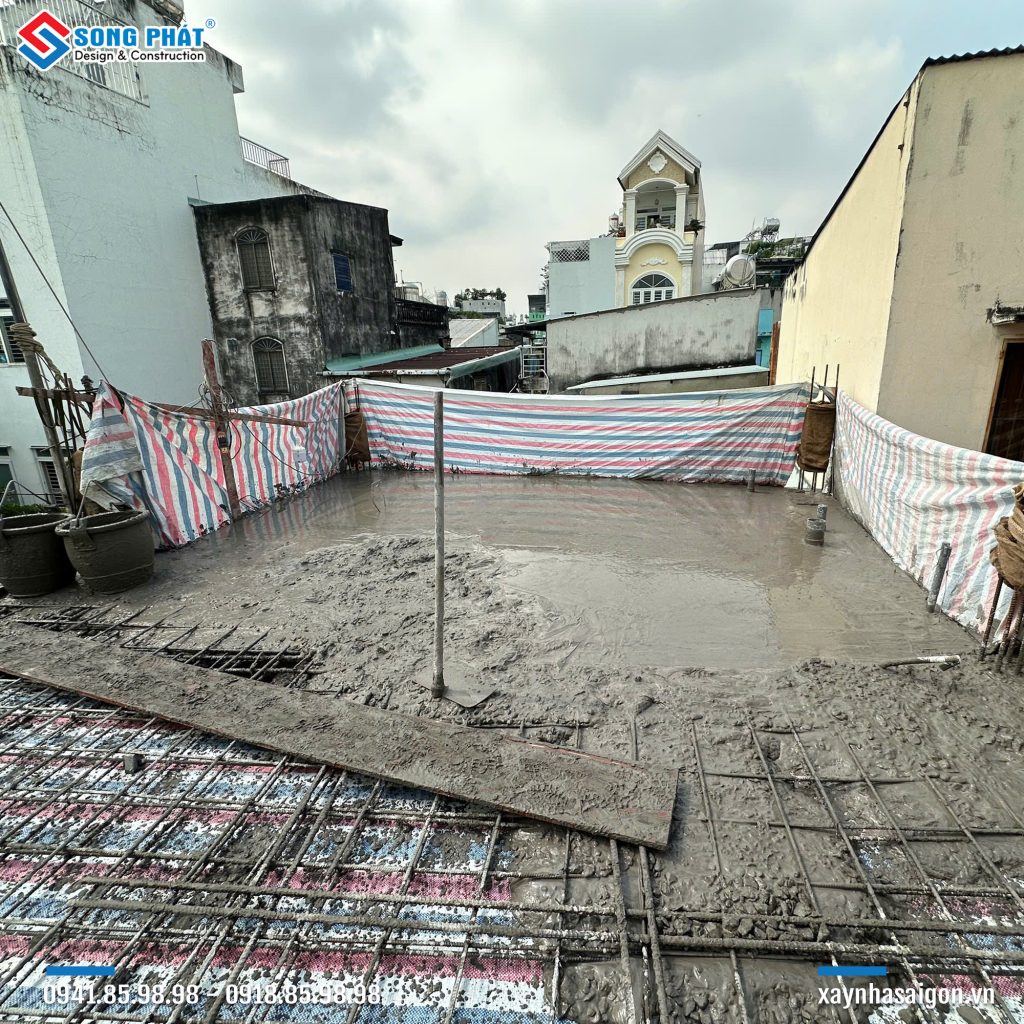 12/11 Đổ bê tông sàn lầu 1