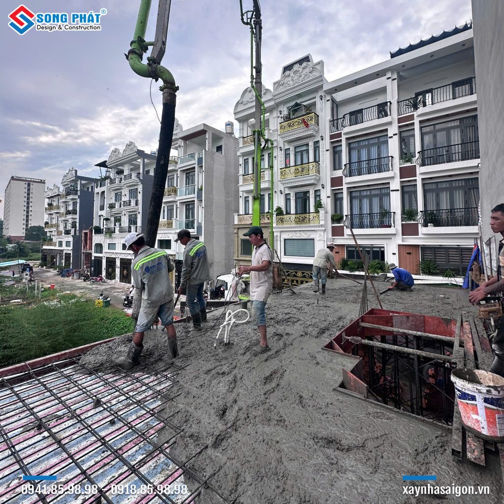 06/11 Đổ bê tông sàn lầu 1