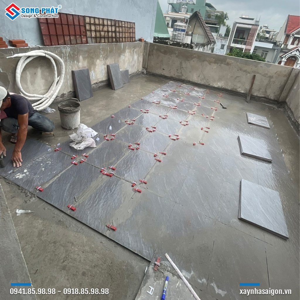 23/09 Ốp gạch sân thượng 